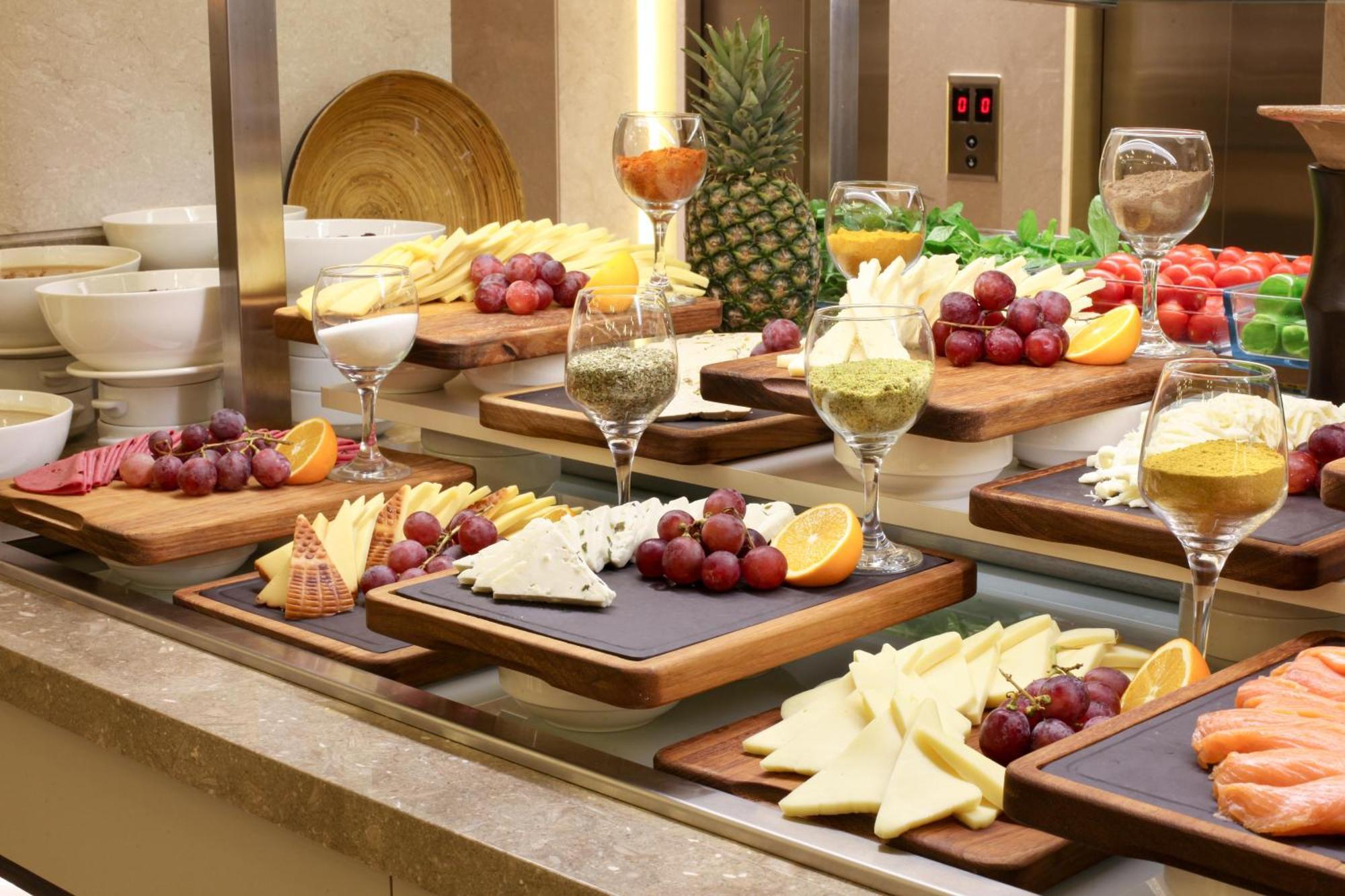Bentley Hotel Bosphorus - Special Class Стамбул Экстерьер фото A cheese platter