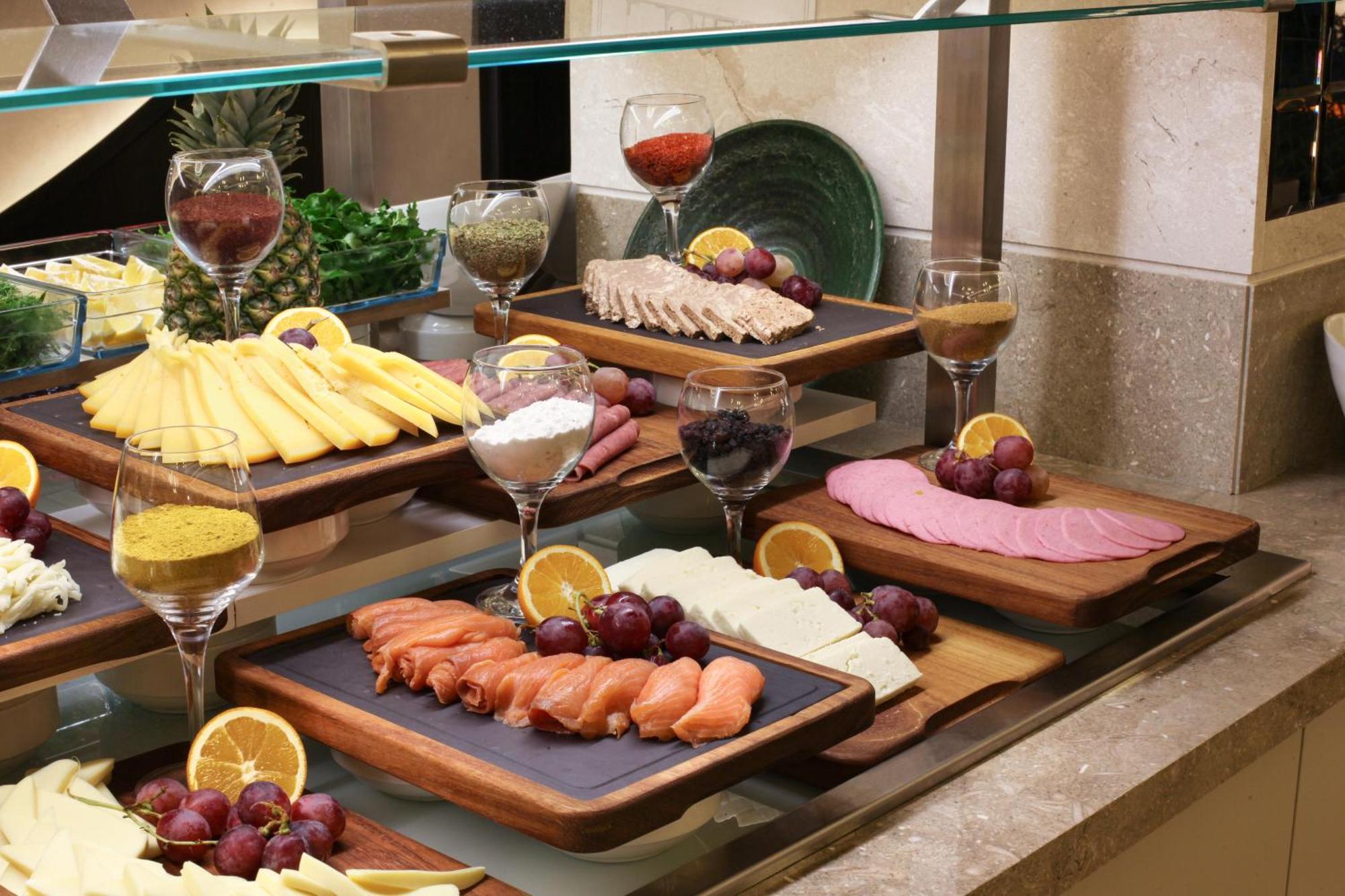 Bentley Hotel Bosphorus - Special Class Стамбул Экстерьер фото A cheese platter