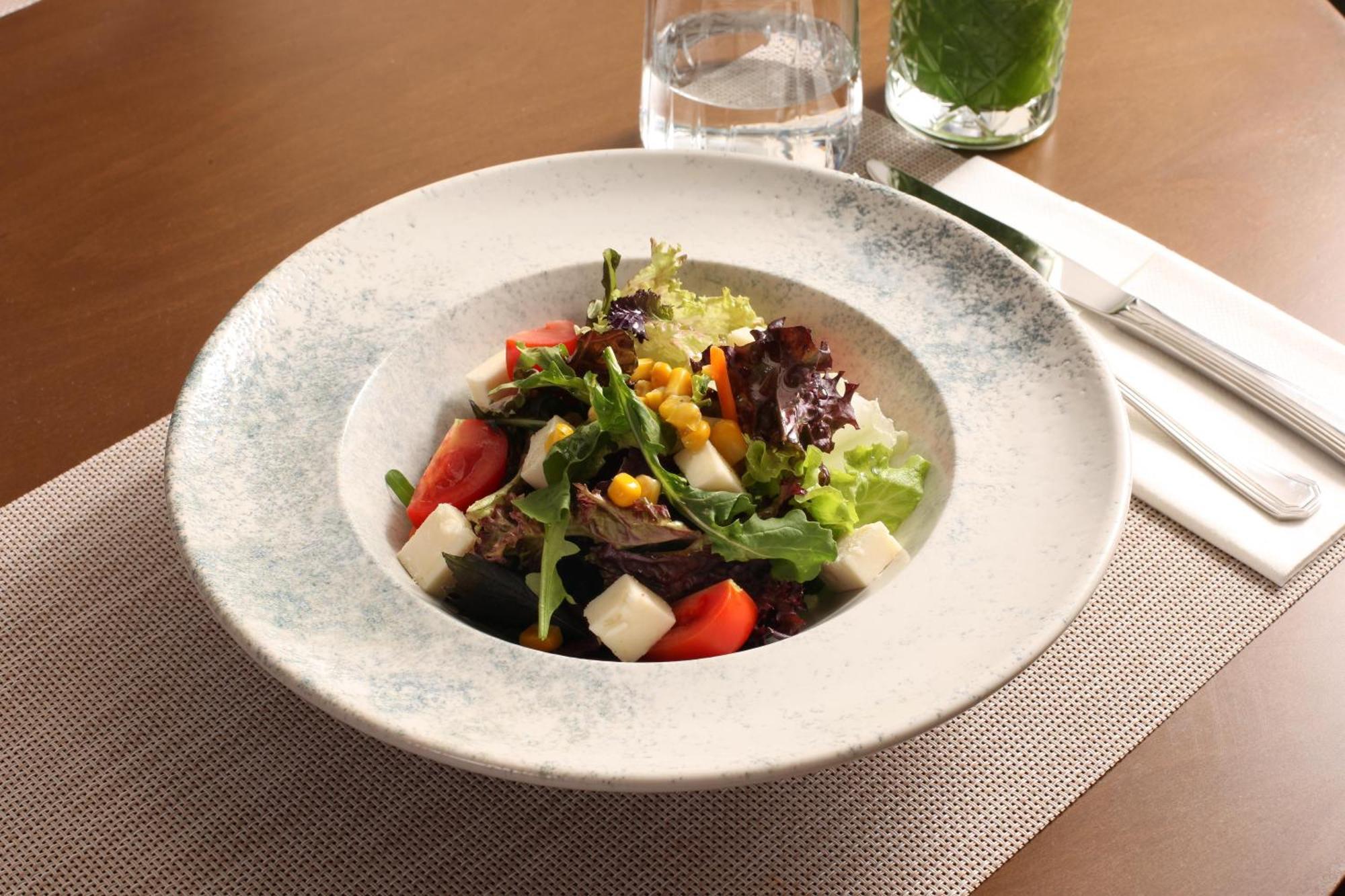 Bentley Hotel Bosphorus - Special Class Стамбул Экстерьер фото A Greek salad