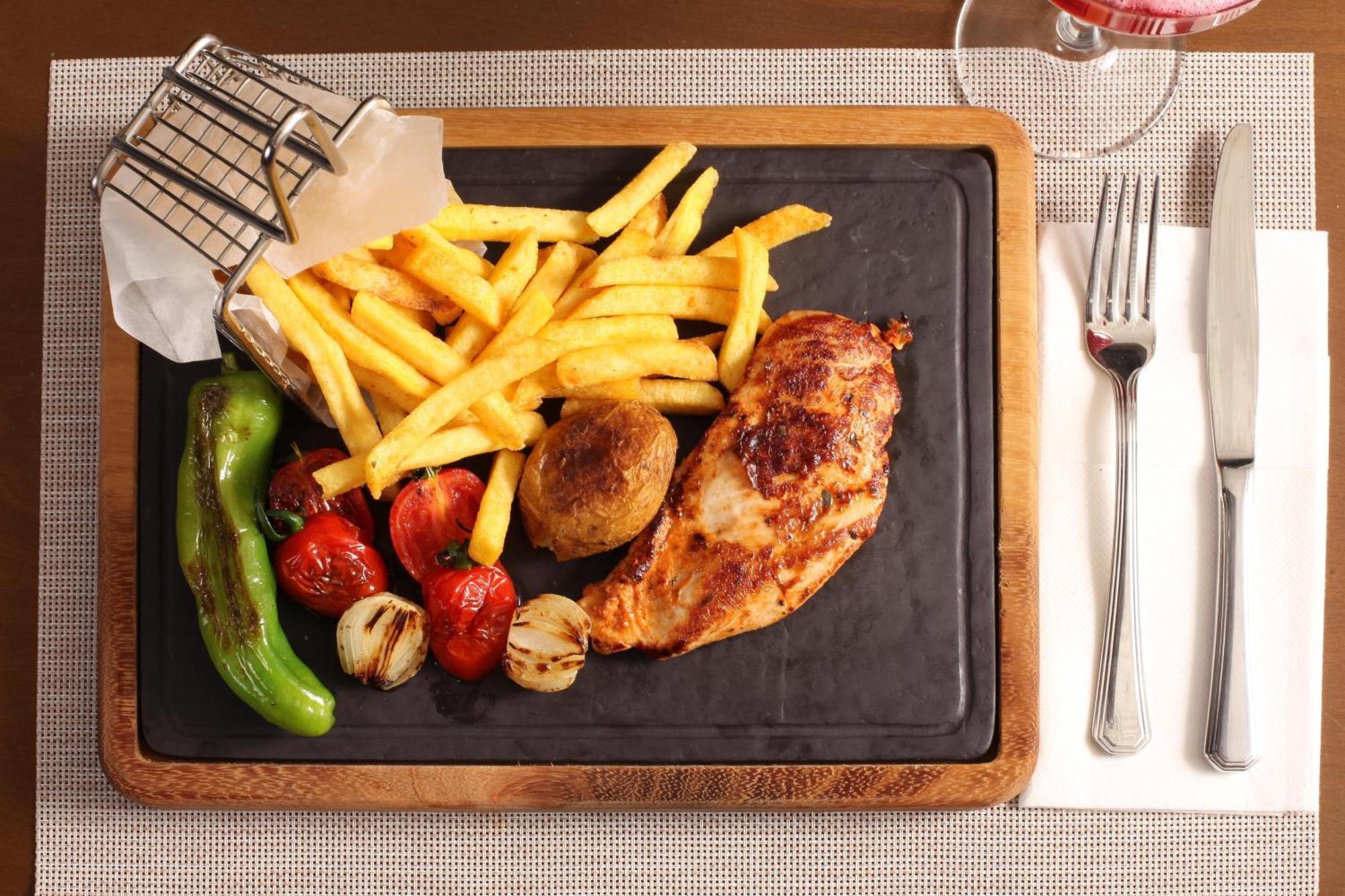 Bentley Hotel Bosphorus - Special Class Стамбул Экстерьер фото A steak with chips and vegetables