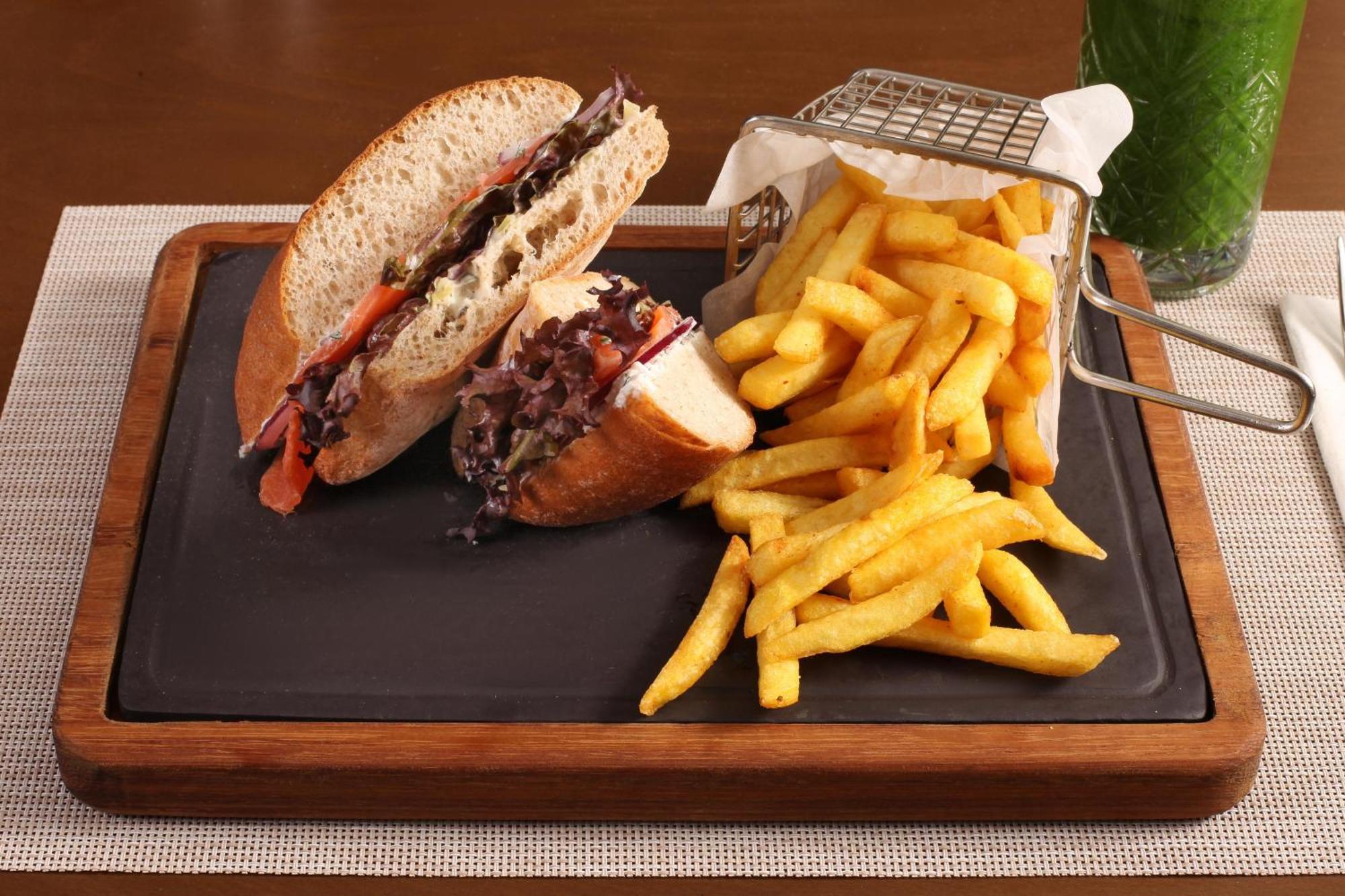 Bentley Hotel Bosphorus - Special Class Стамбул Экстерьер фото A club sandwich with chips