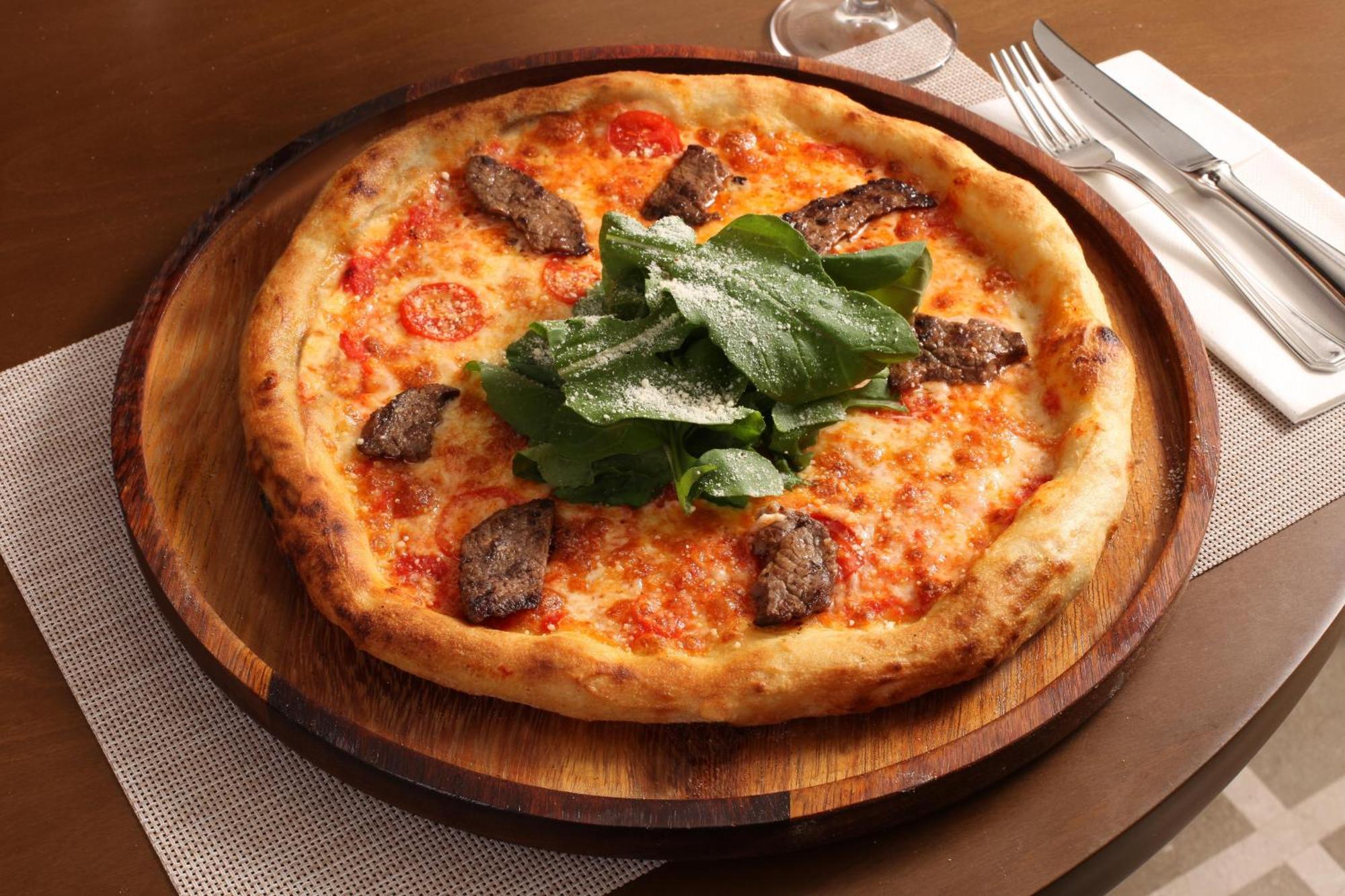 Bentley Hotel Bosphorus - Special Class Стамбул Экстерьер фото A pizza with sausage and arugula